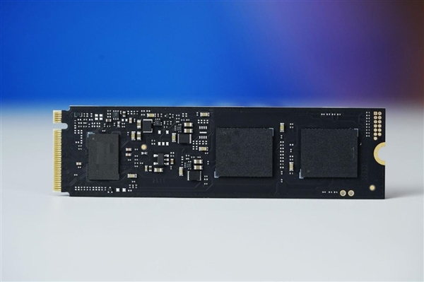 随机写入速度翻倍!长江存储致态Ti600s 2TB SSD图赏