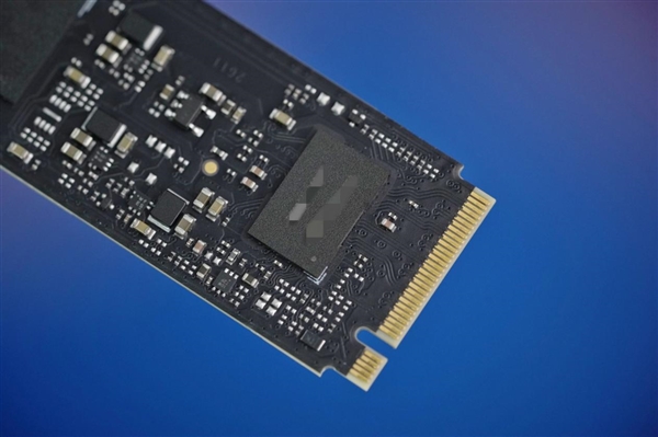 随机写入速度翻倍!长江存储致态Ti600s 2TB SSD图赏