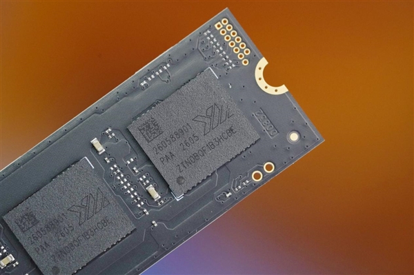 随机写入速度翻倍!长江存储致态Ti600s 2TB SSD图赏