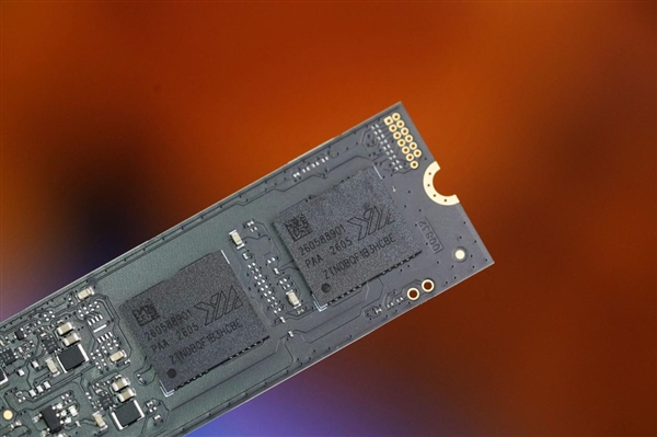 随机写入速度翻倍!长江存储致态Ti600s 2TB SSD图赏