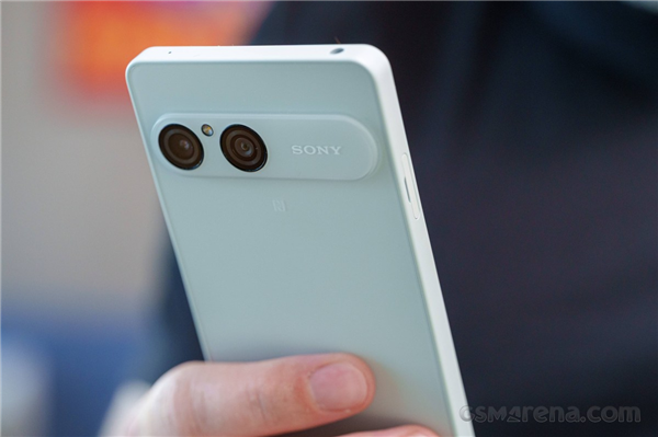 索尼Xperia 10 VIII发布:6.1英寸无孔屏+SD卡扩展 售价突破5000元