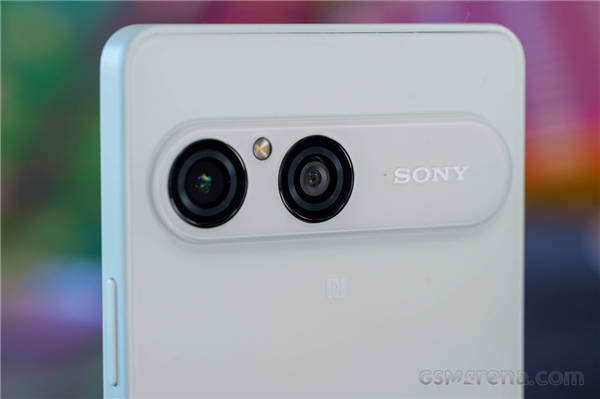 索尼Xperia 10 VIII发布:6.1英寸无孔屏+SD卡扩展 售价突破5000元