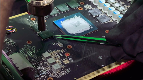 老卡续命！RTX 2080 Super显存翻倍至16GB：帧率暴增28%！