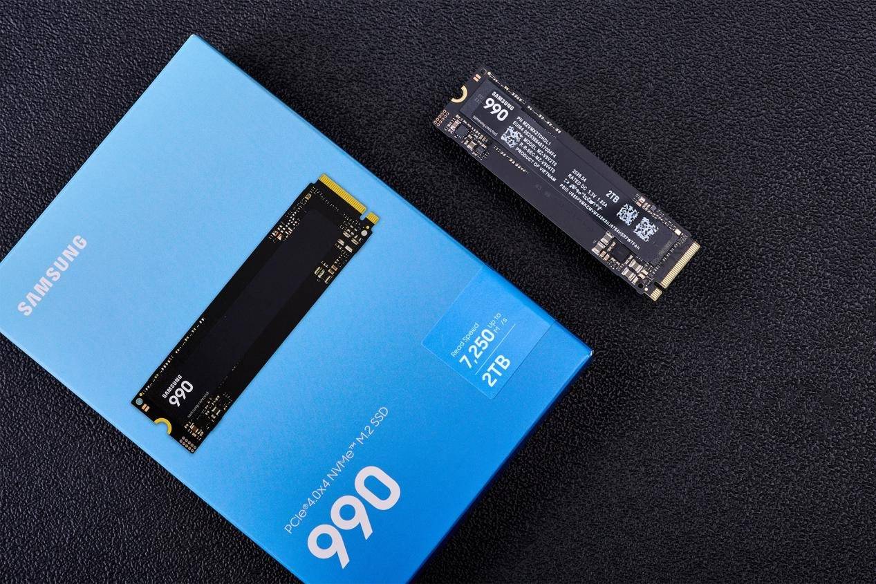 三星990 PCIe 4.0固态硬盘评测：能效狂飙的性能甜点