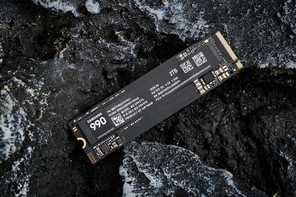 电脑扩容的理想选择!三星990固态硬盘实测:PCIe 4.0高效能之作