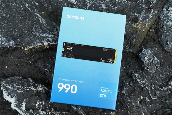 电脑扩容的理想选择!三星990固态硬盘实测:PCIe 4.0高效能之作