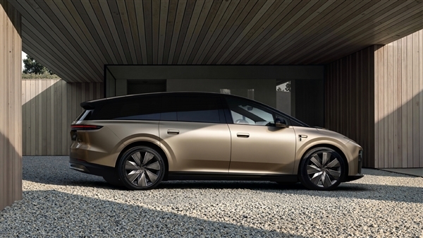 纯电旗舰六座SUV 理想i9计划9月中旬发布:车长超5.2米配旋转座椅