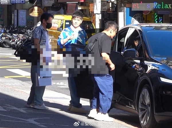 开Model X出事故人差点没了!林志颖四年后再坐特斯拉