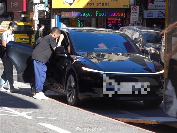 开Model X出事故人差点没了!林志颖四年后再坐特斯拉