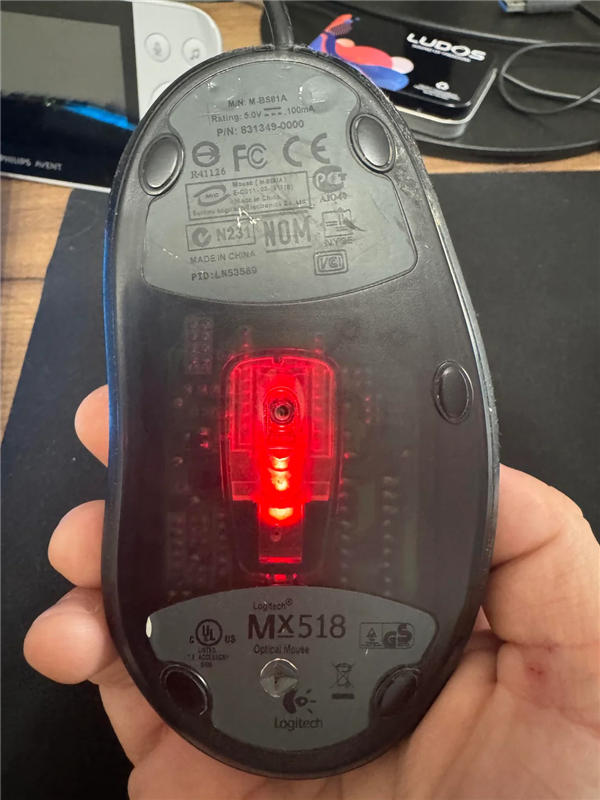 用21年从没坏过!网友晒2005年包浆罗技鼠标:至今仍能战CS2