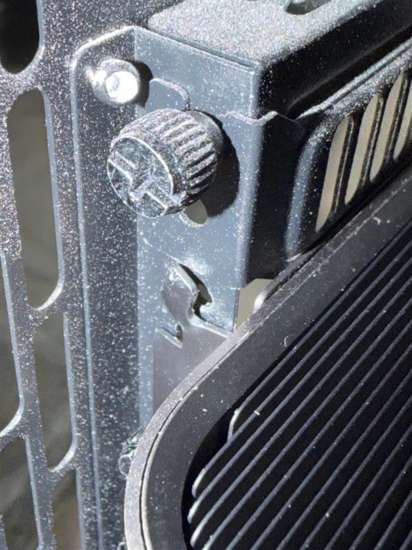 万元显卡售后翻车!用户收到变形RTX 5080不敢修:装不进机箱没法用