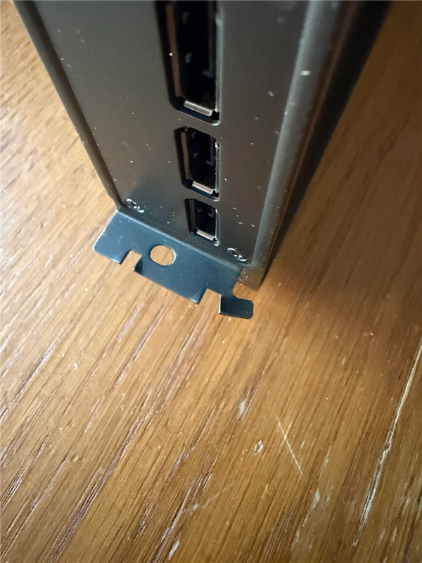 万元显卡售后翻车!用户收到变形RTX 5080不敢修:装不进机箱没法用