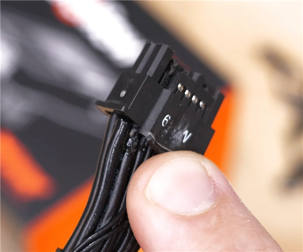 RTX 5090又烧了!专业评测媒体也难逃:直飙175°C