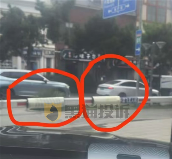 酒店停车场起落杆两小时连砸两车 店家:车费照收 不关我们事