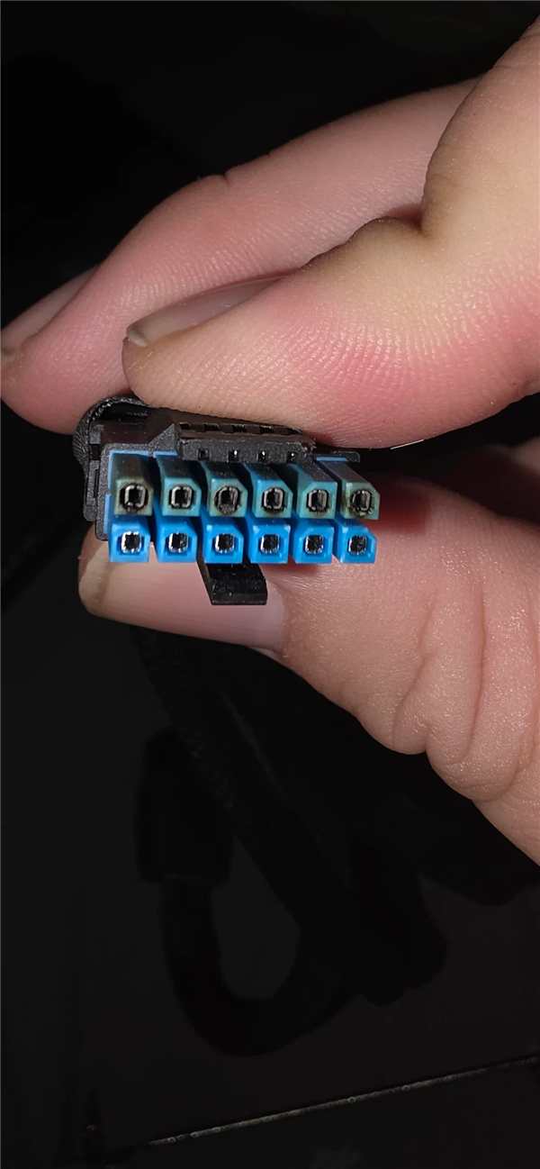 12V-2x6再出事!仅用4个月的RX 9070 XT烧接口:玩家吓得再不敢碰16针