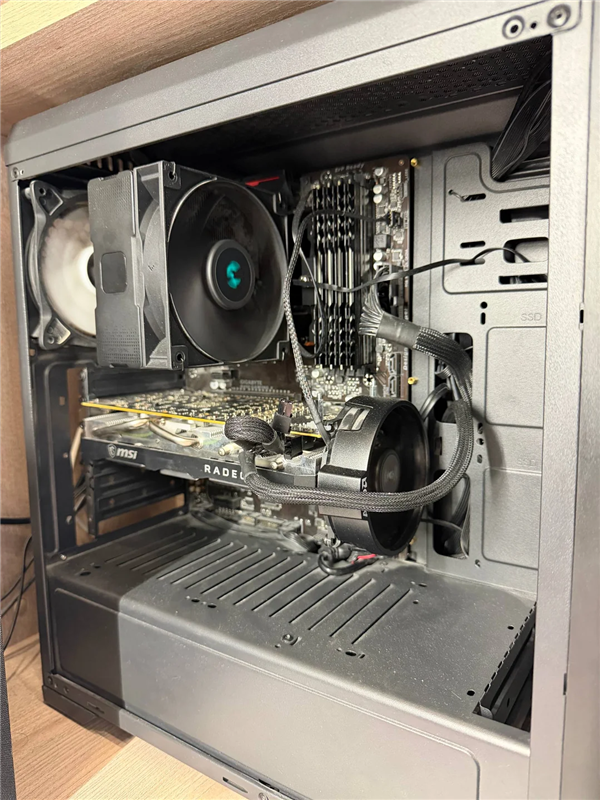 硬核魔改!玩家给RX 5700 XT外挂AMD风扇:热点温度暴降23℃