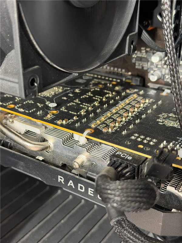 硬核魔改!玩家给RX 5700 XT外挂AMD风扇:热点温度暴降23℃