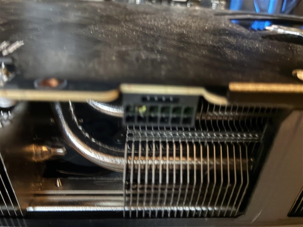 RTX 5090又烧了!DLSS 5测试功耗直飙613W:插头化到几乎拔不出