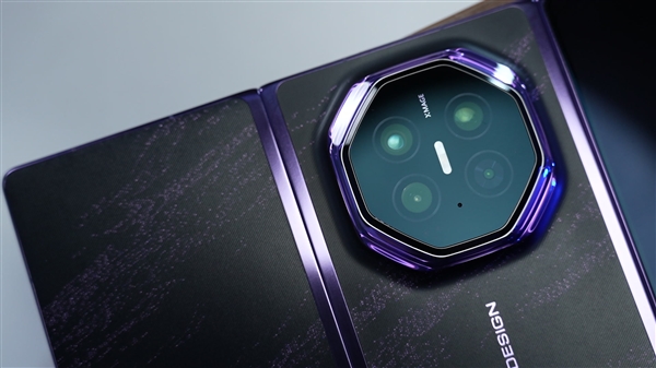 翼展三折眼界大开 华为Mate XT 2非凡大师快速上手