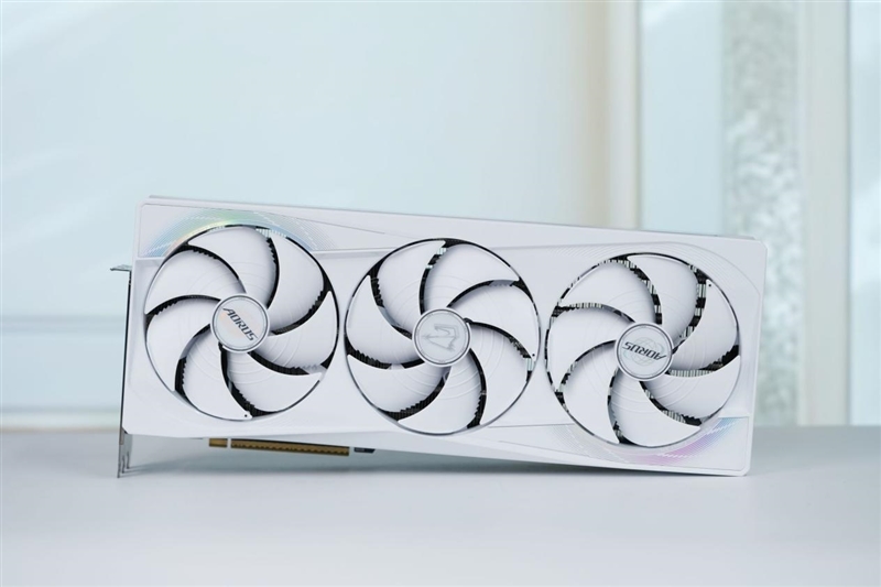 技嘉AORUS RTX 5080 MASTER ICE超级冰雕挑战《NBA 2K27》:DLSS 5重构4K真实光影