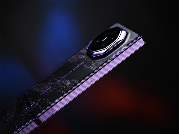 史上最完美的三折叠!华为Mate XT 2非凡大师上手