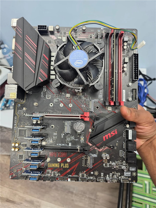 白捡12张RTX 3070!老外地下室挖出两台矿机:总价值约2.4万元,外观完好