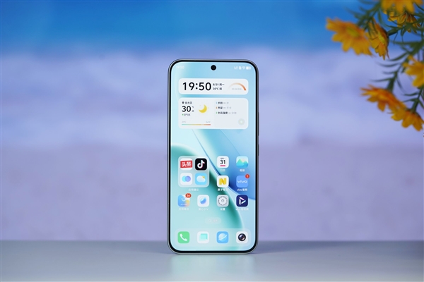 iQOO首款万毫安时手机!Z11S图赏