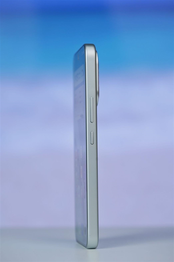 iQOO首款万毫安时手机!Z11S图赏