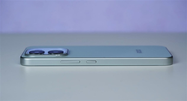 iQOO首款万毫安时手机!Z11S图赏
