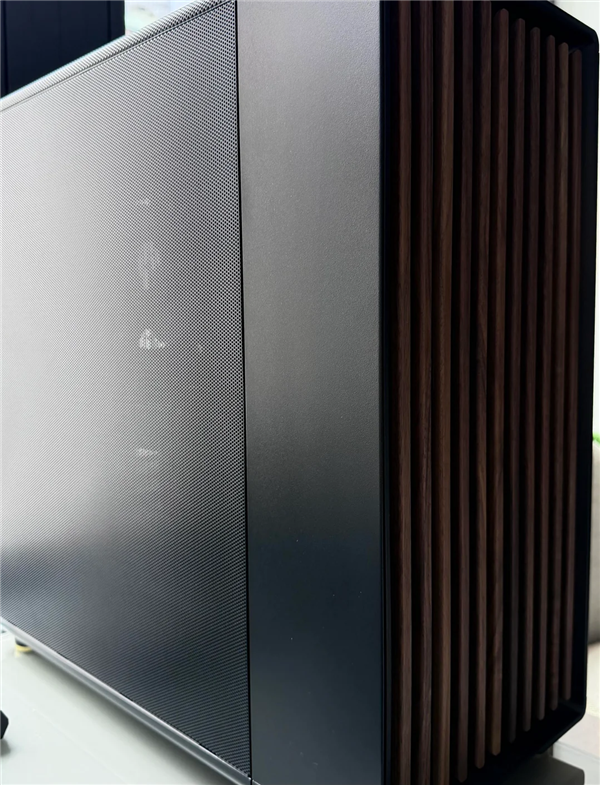 5090显存不够用了!网友怒花9万元上RTX Pro 6000:性能仅领先7%