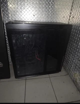 垃圾堆捡到旧旗舰整机！网友拆出4张1080 Ti：都还能正常点亮