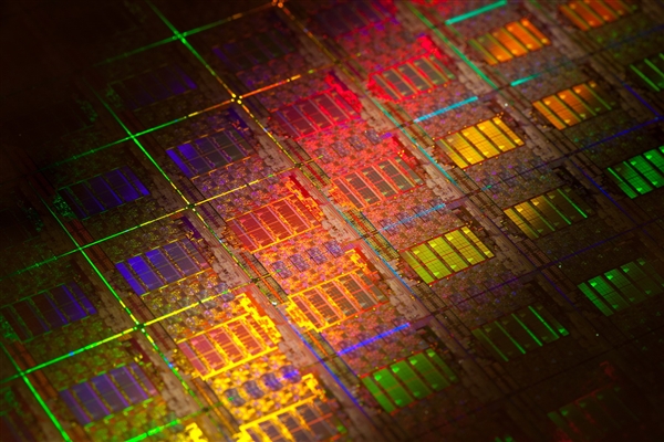 Intel下代Nova Lake-H首颗CPU样品现身!16核心18MB三缓