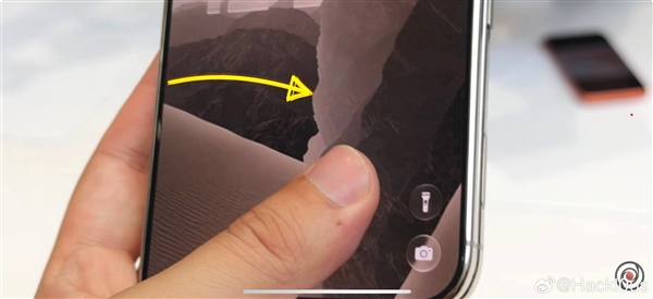博主回应Tim称掰坏iPhone Duo:大概率是壁纸bug 并非硬件损坏