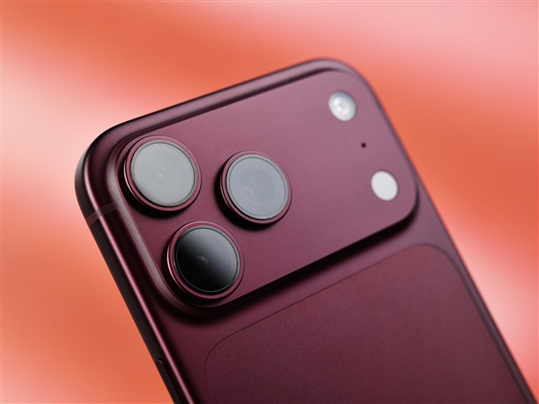首销量产版iPhone 18 Pro Max上手体验：配置更强！更有分量