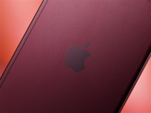 首销量产版iPhone 18 Pro Max上手体验：配置更强！更有分量