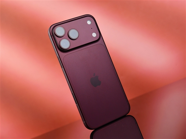 首销量产版iPhone 18 Pro Max上手体验：配置更强！更有分量