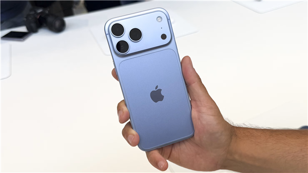 iPhone 18 Pro首销遇冷：品控翻车
