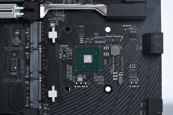 16+2+2相供电 配4路M.2!技嘉B850 AORUS ELITE X3D图赏