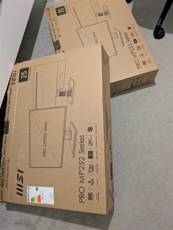 买一台显示器收到两台!厂商发错货圆大学生双屏梦:自嘲十年运气用完了