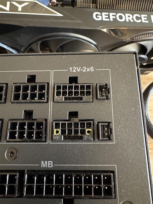 RTX 5090待机烧毁！官方直接拒保：没用显卡原装线