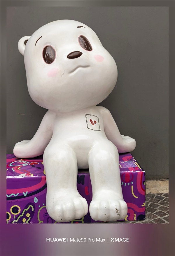 华为Mate 90 Pro Max典藏版上手：翡冷翠很抢眼！积木壳也有新玩法