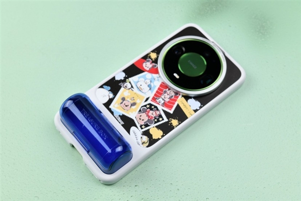 华为Mate 90 Pro Max典藏版上手：翡冷翠很抢眼！积木壳也有新玩法