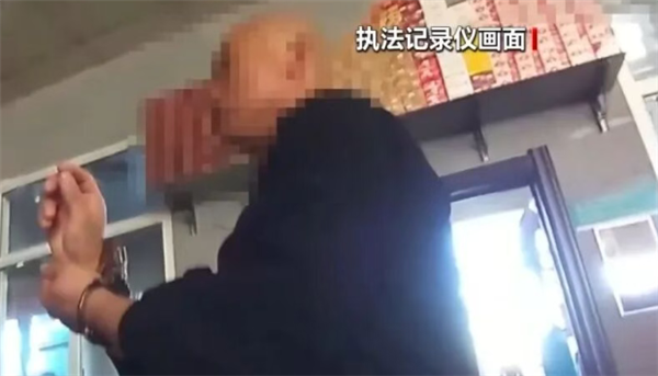 错过高速出口 司机夜间开远光灯在超车道逆行10多公里!警方:刑拘