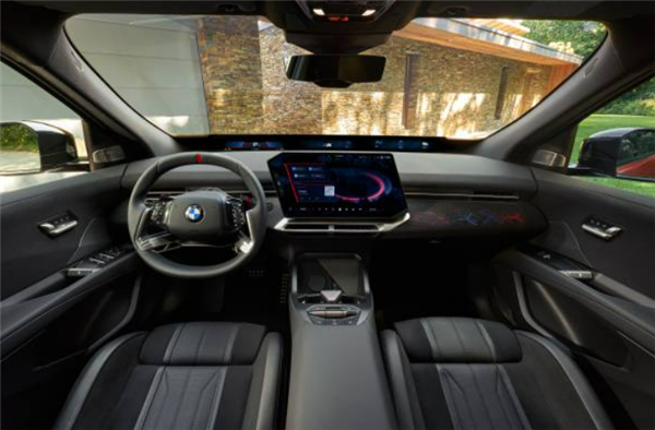 新世代首款纯电轿跑SUV!宝马iX4发布:续航828km碾压奥迪Q6 e-tron