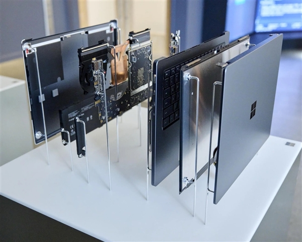 Surface与Macbook正面交锋