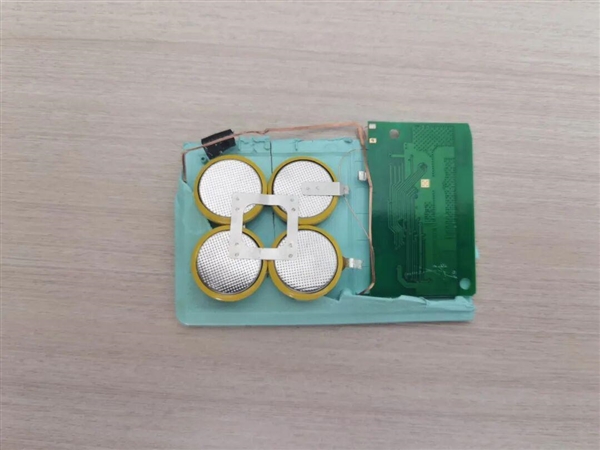 上车赶紧自查!这些车内物品可能是“定时炸弹”