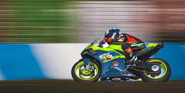 WSBK六冠王杀回市场称王!张雪机车9月超越春风 登顶大排量摩托销冠