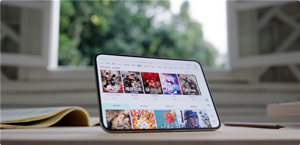 iPhone Duo首发体验:大量App还没适配 打开全是大黑边