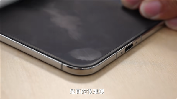 苹果iPhone Duo沾上指纹居然擦不掉 强迫症表示难忍