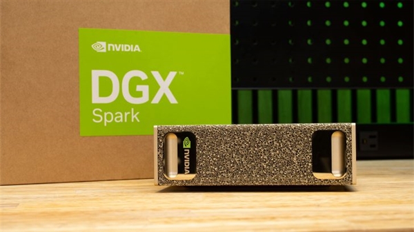 单机33450元!英伟达DGX Spark支持8路集群:RTX PRO 6000推理性能提升40%